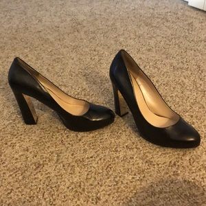 Black Nine West shoes.